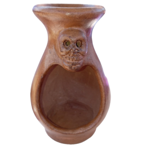 Chimenea con craneo con color café