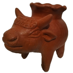 Maceta de barro con forma de torito